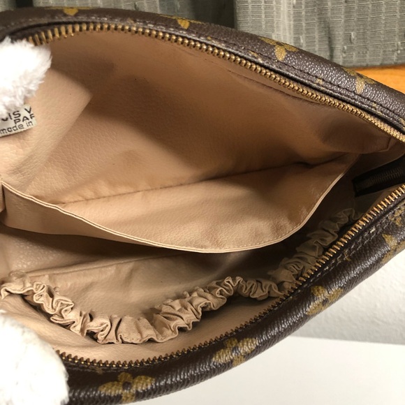 LV Paris Toilette 23 Bag. Date Code: TH January 1988 inside pocket under tag. - Picture 15 of 16